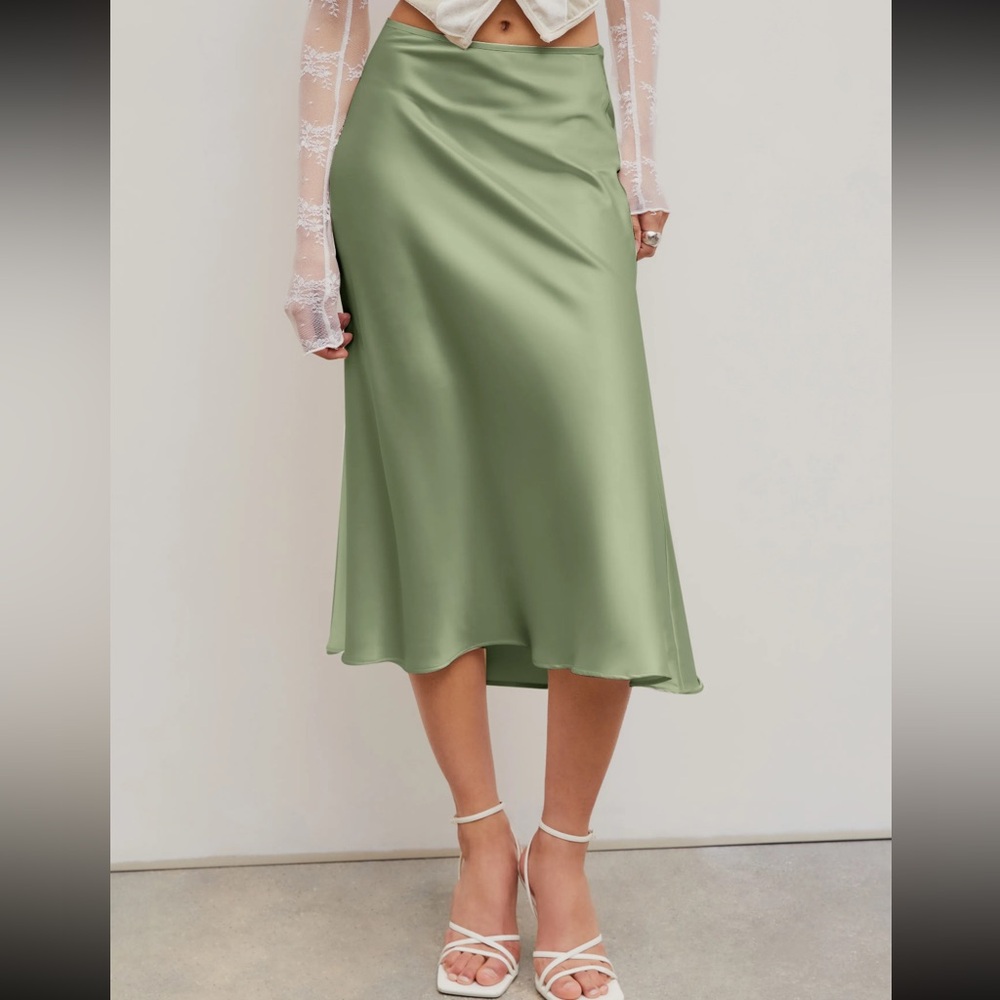 Elegant Green Satin Midi Skirt